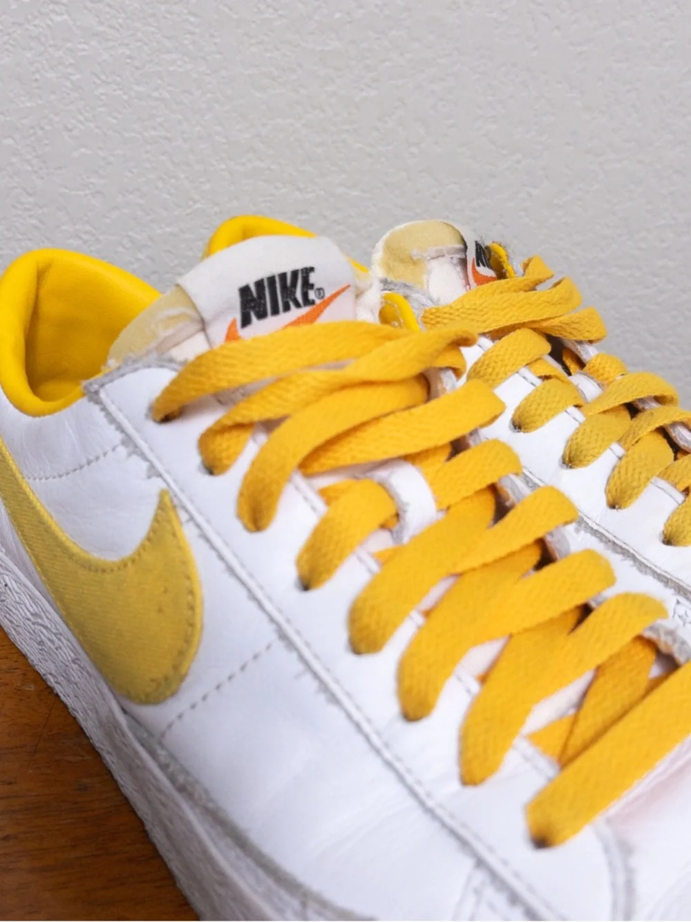 Nike Zoom Blazer Low SB Sneakers 8 White Yellow Skateboarding Cushioned